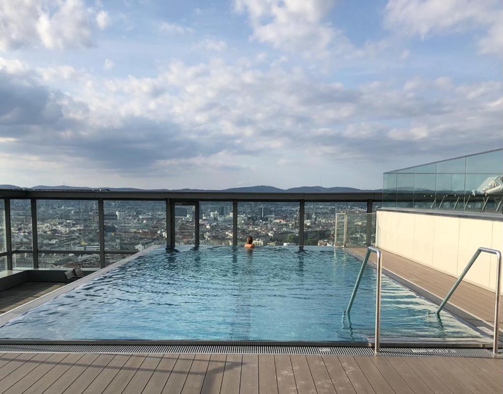 Executive Suite W/ Rooftop Pool ウィーン エクステリア 写真